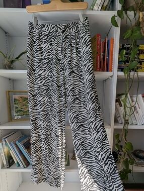 Charlie B Zebra Print Wide Leg Pants Lightweight Size Medium Summer